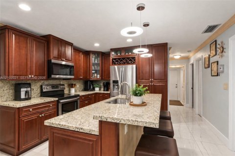 Touwnhouse à vendre à Miami Gardens, Floride: 3 chambres, 120.96 m2 № 2409345 - photo 11