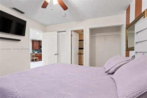 Touwnhouse à vendre à Miami Gardens, Floride: 3 chambres, 120.96 m2 № 2409345 - photo 26