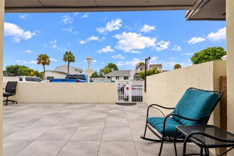 Touwnhouse à vendre à Miami Gardens, Floride: 3 chambres, 120.96 m2 № 2409345 - photo 5