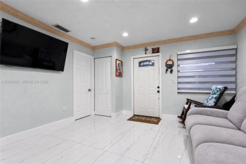 Touwnhouse à vendre à Miami Gardens, Floride: 3 chambres, 120.96 m2 № 2409345 - photo 8