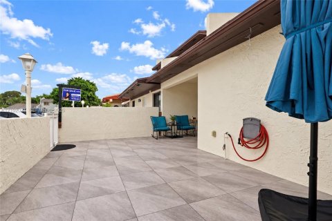 Touwnhouse à vendre à Miami Gardens, Floride: 3 chambres, 120.96 m2 № 2409345 - photo 2