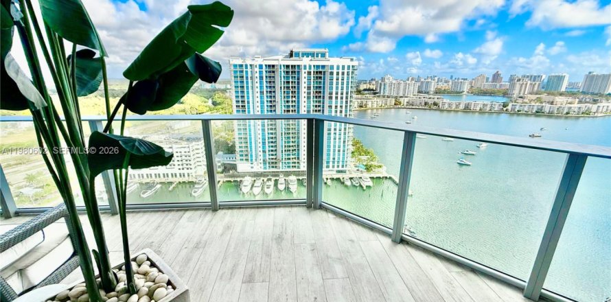 Кондоминиум с 2 спальнями в Норт-Майами-Бич, Флорида № 2051413