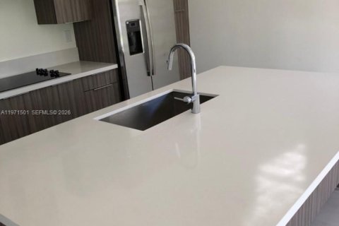 Casa en venta en Miami Lakes, Florida, 4 dormitorios, 264.49 m2 № 2032286 - foto 9