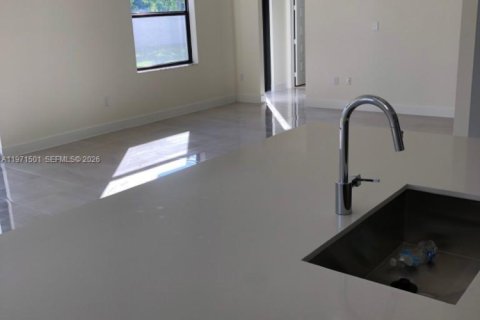 Casa en venta en Miami Lakes, Florida, 4 dormitorios, 264.49 m2 № 2032286 - foto 7
