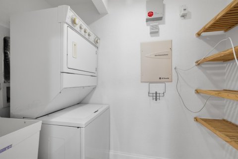 Adosado en alquiler en Lake Worth, Florida, 3 dormitorios, 160.44 m2 № 1117732 - foto 1