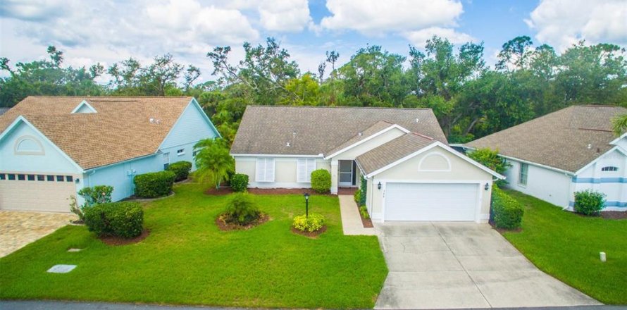 House in Englewood, Florida 2 bedrooms, 147.53 sq.m. № 1771295