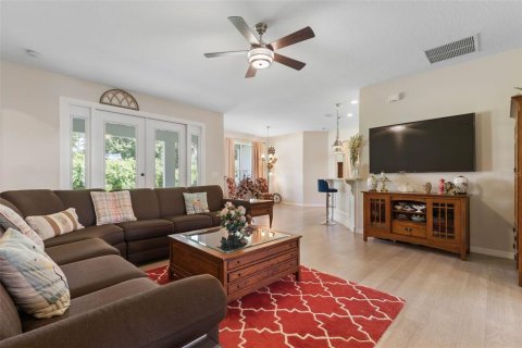 House in Palm Coast, Florida 4 bedrooms, 231.14 sq.m. № 1915220 - photo 3