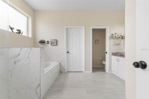 House in Palm Coast, Florida 4 bedrooms, 231.14 sq.m. № 1915220 - photo 17