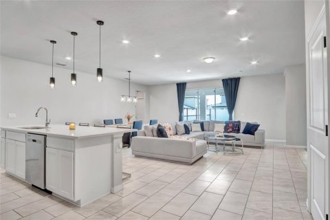 Casa en venta en Winter Haven, Florida, 4 dormitorios, 209.12 m2 № 1905314 - foto 10