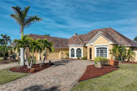 Casa en venta en Punta Gorda, Florida, 3 dormitorios, 278.61 m2 № 1566205 - foto 1
