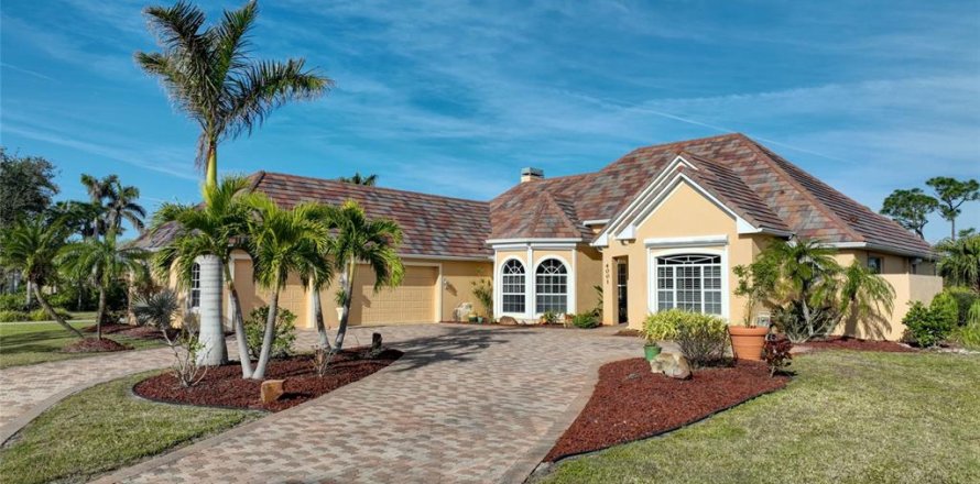Casa en Punta Gorda, Florida 3 dormitorios, 278.61 m2 № 1566205