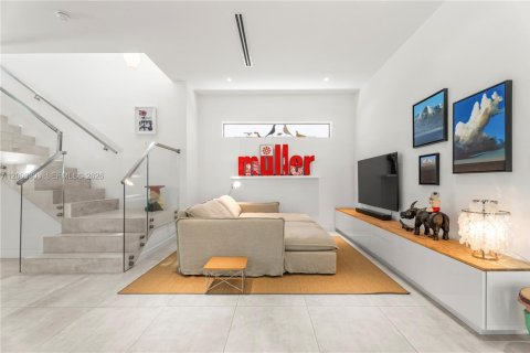 Condo in Miami, Florida, 5 bedrooms  № 2072573 - photo 7