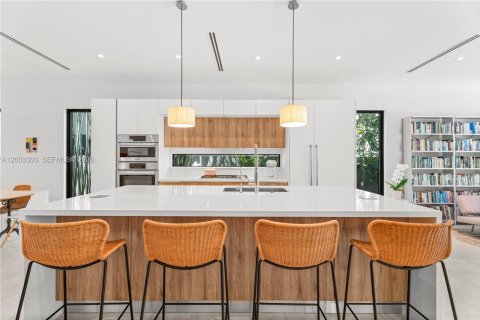 Condo in Miami, Florida, 5 bedrooms  № 2072573 - photo 10