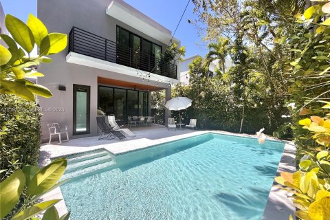 Condo in Miami, Florida, 5 bedrooms  № 2072573 - photo 20