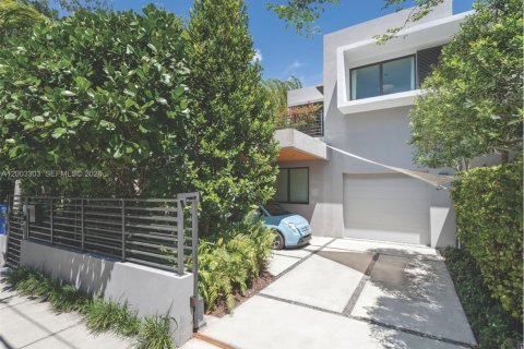 Condo in Miami, Florida, 5 bedrooms  № 2072573 - photo 3