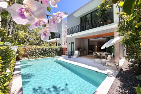 Condo in Miami, Florida, 5 bedrooms  № 2072573 - photo 21