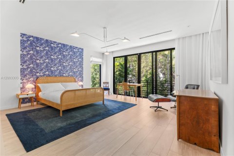 Condo in Miami, Florida, 5 bedrooms  № 2072573 - photo 24