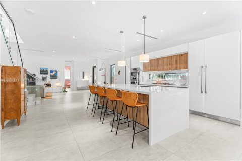 Condo in Miami, Florida, 5 bedrooms  № 2072573 - photo 8
