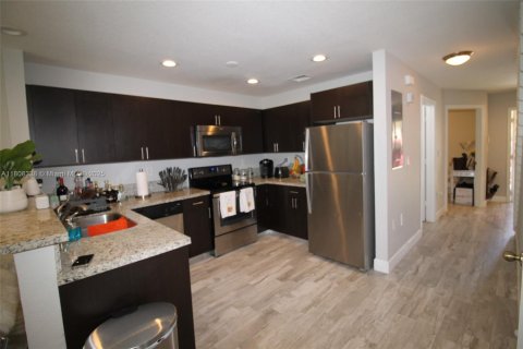 Touwnhouse à vendre à Miramar, Floride: 3 chambres, 117.99 m2 № 1813993 - photo 4