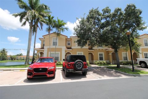 Touwnhouse à vendre à Miramar, Floride: 3 chambres, 117.99 m2 № 1813993 - photo 2