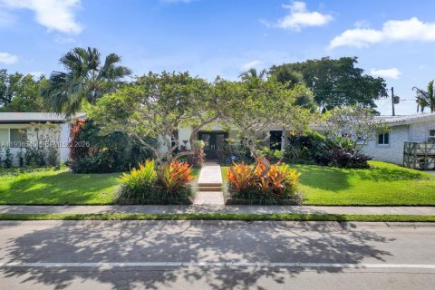 Casa en venta en Hollywood, Florida, 3 dormitorios, 140.1 m2 № 1995245 - foto 3