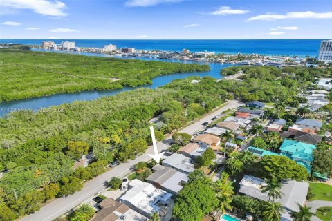 Casa en venta en Hollywood, Florida, 3 dormitorios, 140.1 m2 № 1995245 - foto 6