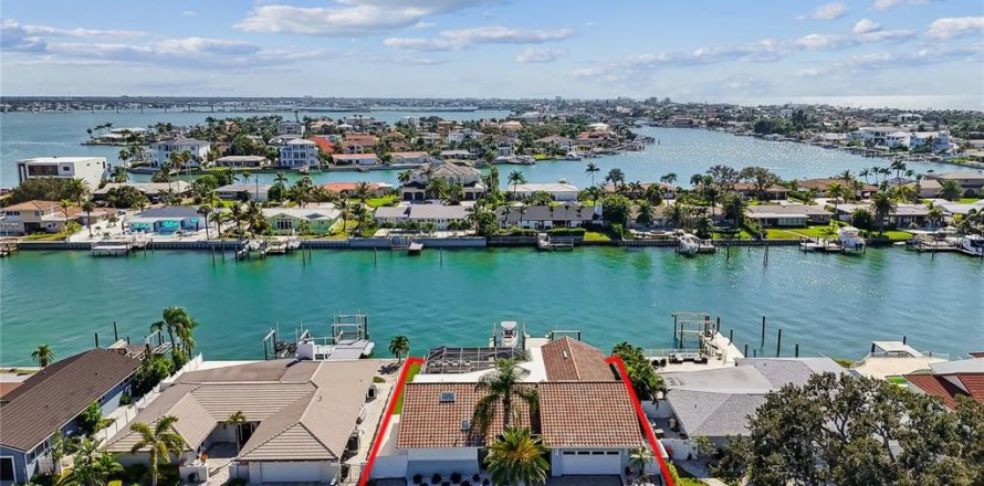 Villa ou maison à Belleair Beach, Floride 3 chambres, 229.47 m2 № 2142241