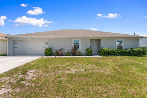 Casa en venta en Port St. Lucie, Florida, 4 dormitorios, 198.25 m2 № 2078353 - foto 2