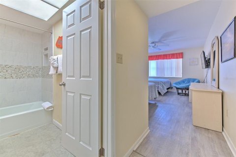 Condominio en venta en Redington Shores, Florida, 3 dormitorios, 134.71 m2 № 1833031 - foto 27