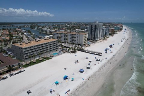 Condominio en venta en Redington Shores, Florida, 3 dormitorios, 134.71 m2 № 1833031 - foto 1