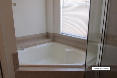 House in Kissimmee, Florida 3 bedrooms, 183.11 sq.m. № 2202607 - photo 8