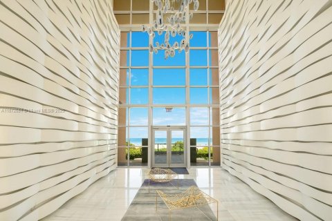 Condo in Miami Beach, Florida, 2 bedrooms  № 1980281 - photo 15