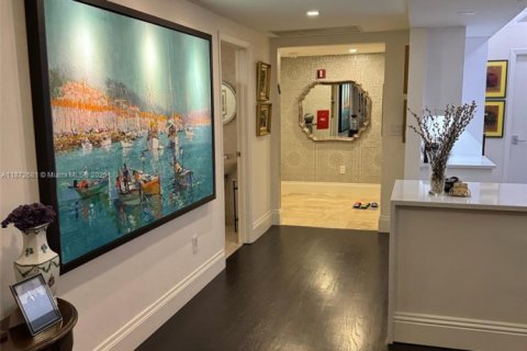 Condo in Miami Beach, Florida, 2 bedrooms  № 1980281 - photo 5