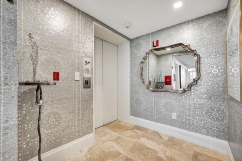 Condo in Miami Beach, Florida, 2 bedrooms  № 1980281 - photo 2