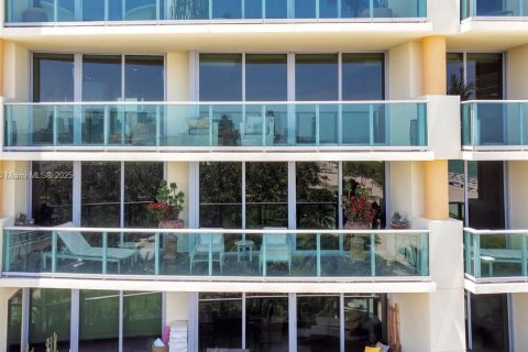 Condo in Miami Beach, Florida, 2 bedrooms  № 1980281 - photo 23