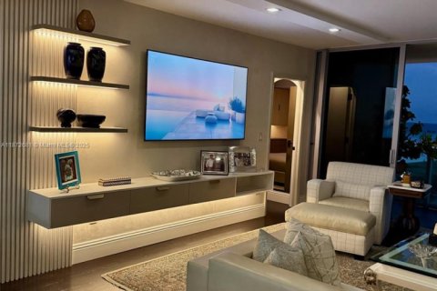 Condo in Miami Beach, Florida, 2 bedrooms  № 1980281 - photo 4