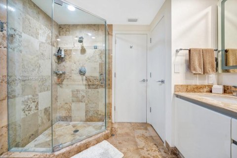 Condo in Miami Beach, Florida, 2 bedrooms  № 1980281 - photo 10