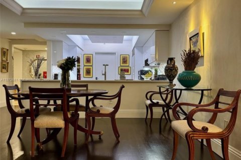 Condo in Miami Beach, Florida, 2 bedrooms  № 1980281 - photo 8