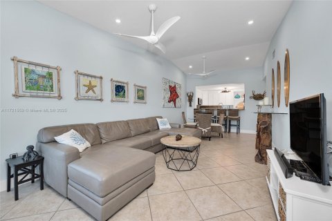 Townhouse in Key Largo, Florida 2 bedrooms, 95.6 sq.m. № 1763657 - photo 15