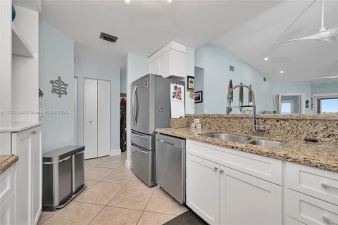 Townhouse in Key Largo, Florida 2 bedrooms, 95.6 sq.m. № 1763657 - photo 8