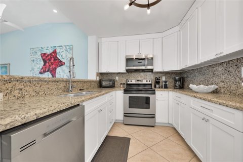 Townhouse in Key Largo, Florida 2 bedrooms, 95.6 sq.m. № 1763657 - photo 10