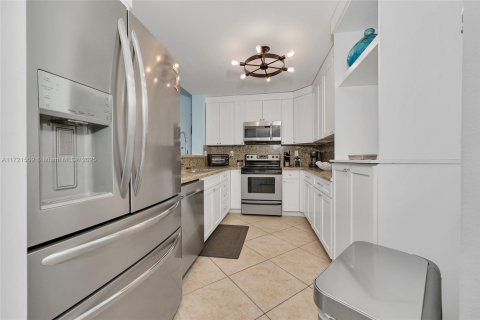 Townhouse in Key Largo, Florida 2 bedrooms, 95.6 sq.m. № 1763657 - photo 9
