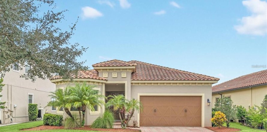 House in Orlando, Florida 4 bedrooms, 204.57 sq.m. № 2120154