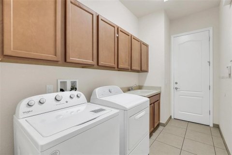 House in Orlando, Florida 4 bedrooms, 204.57 sq.m. № 2120154 - photo 28