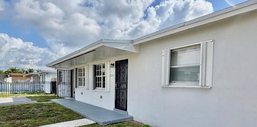 Villa ou maison à Miami Gardens, Floride 2 chambres, 72.84 m2 № 1836382