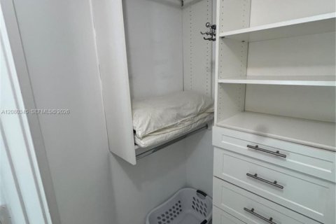 Condo in Sunny Isles Beach, Florida, 3 bedrooms  № 2338369 - photo 23