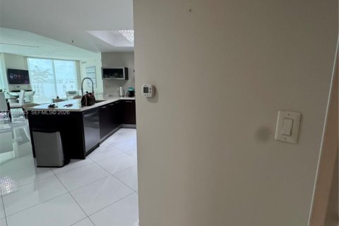 Condo in Sunny Isles Beach, Florida, 3 bedrooms  № 2338369 - photo 7