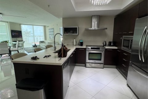 Condo in Sunny Isles Beach, Florida, 3 bedrooms  № 2338369 - photo 10