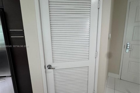 Condo in Sunny Isles Beach, Florida, 3 bedrooms  № 2338369 - photo 11