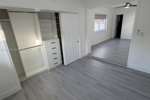 Casa en alquiler en Miami, Florida, 3 dormitorios, 161.65 m2 № 1998553 - foto 19